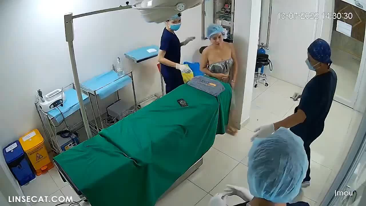 병원 감시 카메라 해킹_ 한국 여성 7명 유방 검사, 베트남 여성 1명 엉덩이 미용 시술 썸네일
