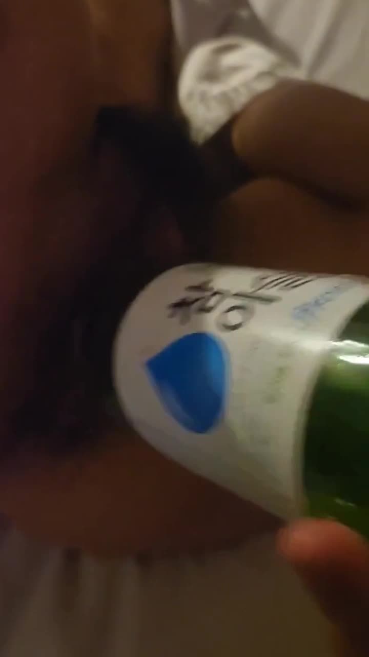 신작 보지털 많은 여친 소주병자위 썸네일