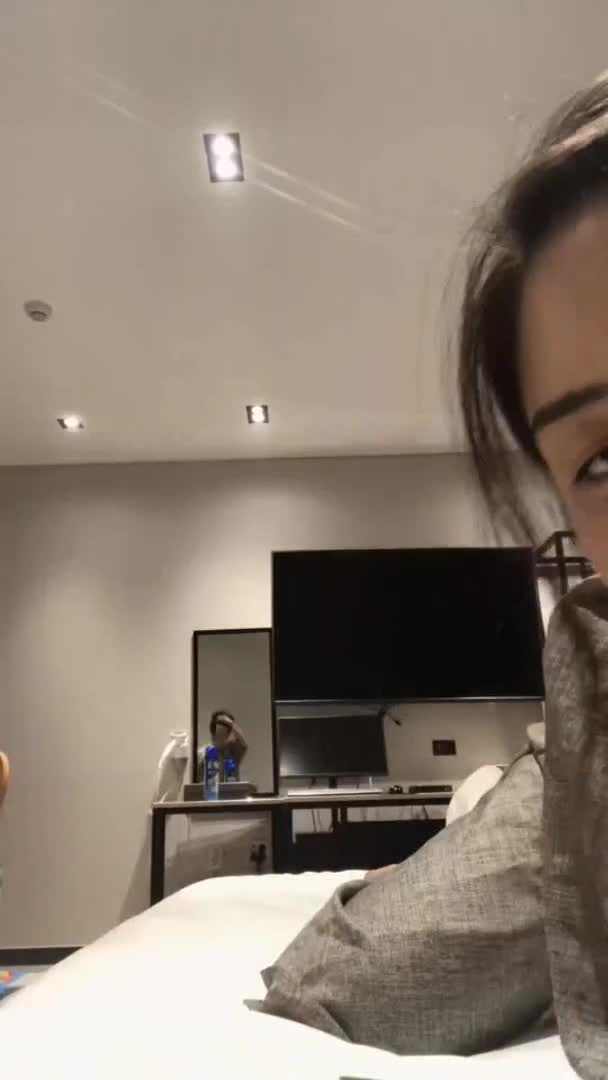 8년지기 친구랑 모텔에서 라방 썸네일