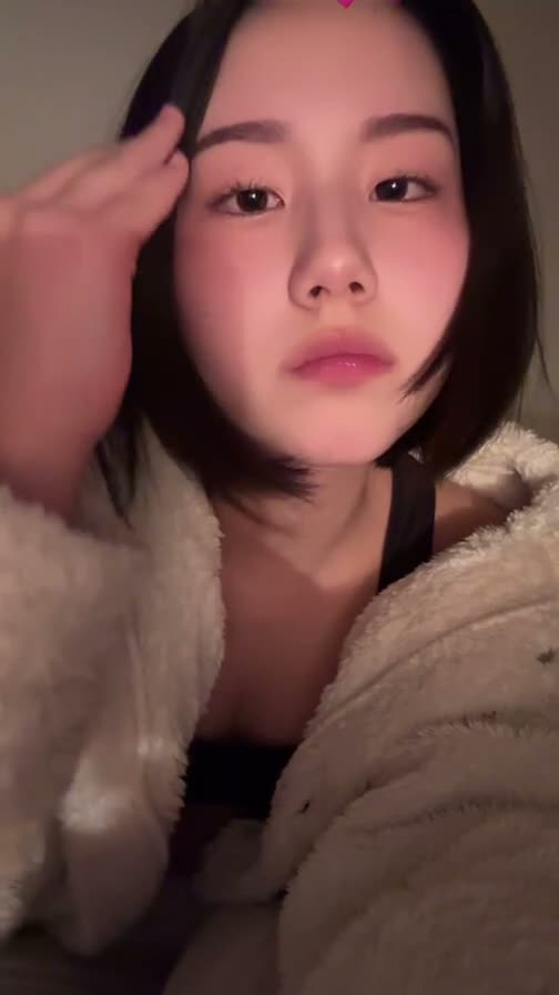 풋풋한 매력의 라방녀 썸네일